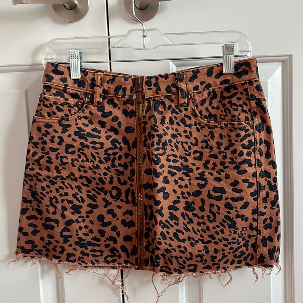 Brand: Free people Style: Cheetah with zipper in front Size: 26